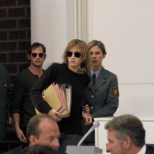 Moritz Bleibtreu e Johanna Wokalek in una scena del film La banda Baader Meinhof