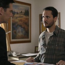 Thomas Gibson insieme a Wil Wheaton in un momento dell'episodio 'Paradise' della serie Criminal Minds