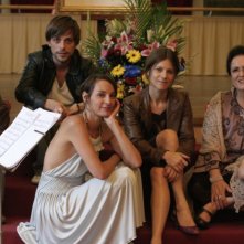 Una foto di gruppo sul set del film Le plaisir de chanter - The Joy of Singing