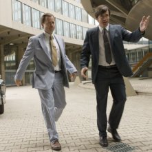 Greg Kinnear e Dermot Mulroney in una scena del film Flash of Genius