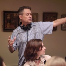 Il regista Jonathan Demme sul set di Rachel Getting Married
