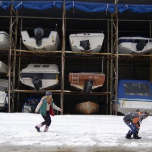 Jacob Switzer ed Elena Hudgins Lyle in una sequenza del film Only