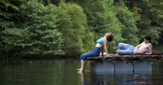 Joanna Tulej e Sean Kelly in una scena del film Summer