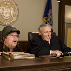 Kevin P. Farley e Dennis Hopper in un'immagine del film An American Carol