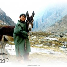 Purav Bhandare con l'asinello Birbal nel wallpaper del film Tahaan - A boy with a Grenade