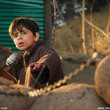 Purav Bhandare in una sequenza del film Tahaan - A boy with a Grenade
