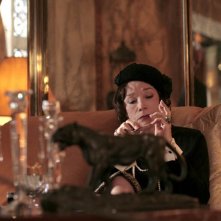 Shirley MacLaine in una sequenza del film televisivo Coco Chanel