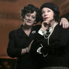 Shirley MacLaine in una sequenza della fiction Coco Chanel