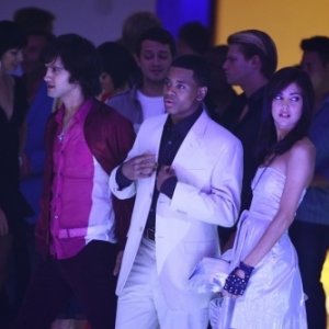 Tristan Wilds, Michael Steger e Jessica Stroup nell'episodio Model Behavior di 90210