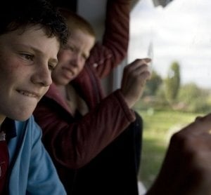 Una scena del film Summer, diretto da Kenneth Glenaan