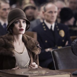Angelina Jolie interpreta Christine Collins nel film Changeling diretto da Clint Eastwood