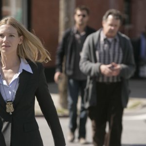 Anna Torv in una scena dell'episodio The Cure di Fringe