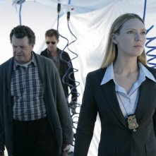 Anna Torv John Noble E Joshua Jackson In Una Scena Dell Episodio The Cure Di Fringe 91503