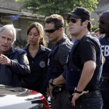 Henry Winkler insieme a Dylan Bruno, Alimi Ballard, Rob Morrow nell'episodio 'Jack of all trades' della serie tv Numb3rs