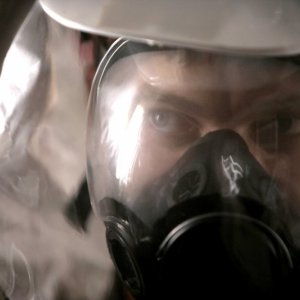 Joshua Jackson in una scena dell'episodio The Cure di Fringe