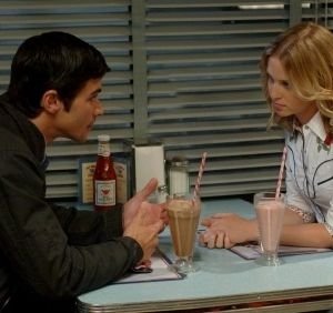 Matt Cohen e Amy Gumenick nei panni di John e Mary Winchester de nell'episodio 'In the Beginning' della serie Supernatural