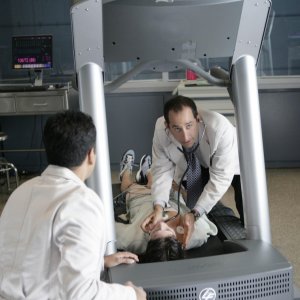 Peter Jacobson in un momento dell'episodio 'Lucky Thirteen' della serie tv Dr House