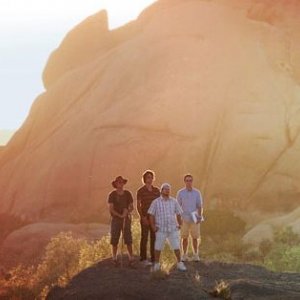 Jerry Ferrara, Kevin Connolly, Adrian Grenier e Kevin Dillon in una scena dell'episodio 'Tree Trippers' della quinta stagione di Entourage