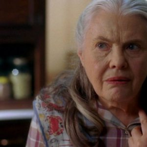 Lois Smith in una scena dell'episodio Sparks Fly Out della serie True Blood