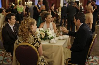 Una serata elegante per Jennifer Love Hewitt e David Conrad nell'episodio Save Our Souls, della serie Ghost Whisperer