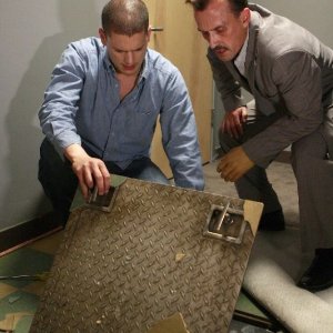 Wentworth Miller e Robert Knepper nell'episodio Five The Hard Way di Prison Break