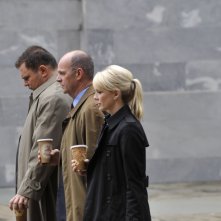 Kathryn Morris, John Finn e Jeremy Ratchford nell'episodio 'True Calling' della sesta stagione di Cold Case