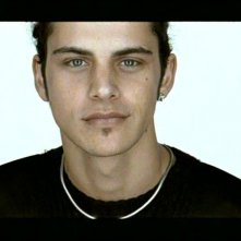 Andrea Montovoli in una scena del videoclip di Luca Carboni 'Lampo di vita'.