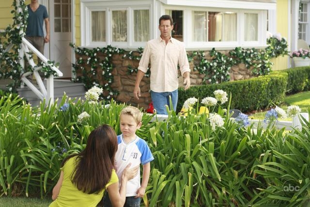 Films Et Séries Tv Avec Mason Vale Cotton Il piccolo Mason Vale Cotton e James Denton in una scena dell'episodio