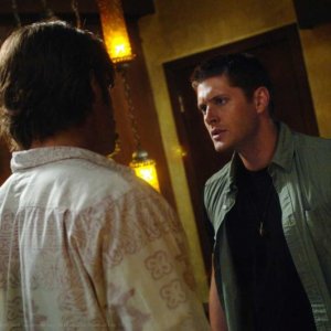 Jared Padalecki e Jensen Ackles in una scena dell'episodio Metamorphosis di Supernatural