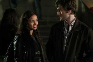 Jessica Lucas e Ryan Eggold in una scena dell'episodio Hollywood Forever di 90210