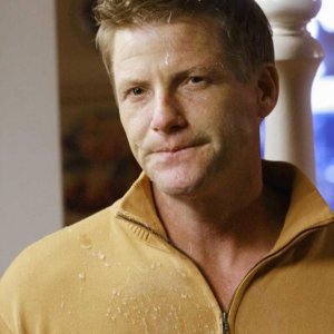 Doug Savant in una scena della serie Desperate Housewives, episodio: Mirror, Mirror