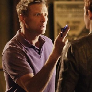 Doug Savant (Tom Scavo) in una sequenza di Desperate Housewives, episodio There's Always a Woman