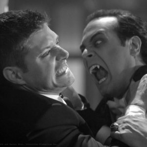 Jensen Ackles e Todd Stashwick faccia a faccia in una scena dell'episodio Monster Movie di Supernatural