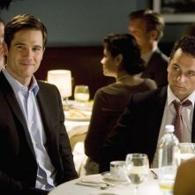 Luke MacFarlane e Matthew Rhys nell'episodio 'You get what you need' della serie tv Brothers & Sisters