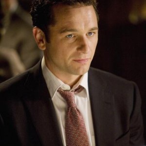 Matthew Rhys in una scena dell'episodio 'You get what you need' della serie tv Brothers & Sisters