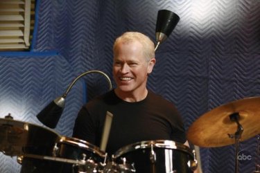 Neal McDonough (Dave Williams) in una sequenza di Desperate Housewives, episodio There's Always a Woman