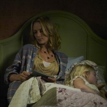 Uma Thurman e Gabrielle Brennan in una scena del film Davanti agli occhi