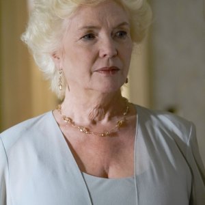 Fionnula Flanagan nel ruolo di Rose Caffee nella terza stagione di Brotherhood, episodio: Uneasy Lies the Head