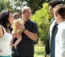 Martha Millan, Domenick Lombardozzi, Adrian Grenier e Kevin Connolly in una scena dell'episodio 'Redomption' della quinta stagione di Entourage