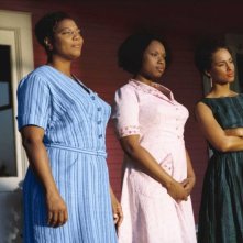 Queen Latifah, Jennifer Hudson e Alicia Keys in una scena del film La vita segreta delle api