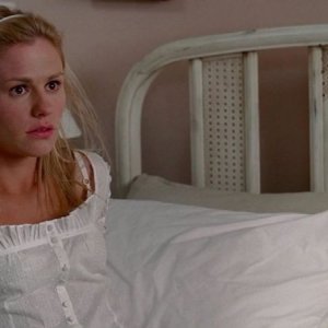 Anna Paquin in una scena dell'episodio Cold Ground della prima stagione di True Blood