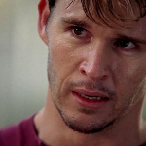 Ryan Kwanten in una scena dell'episodio Cold Ground della prima stagione di True Blood