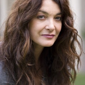 Un'immagine promo di Marina Suma, protagonista di Laura, uno degli episodi di Donne Assassine
