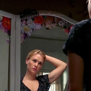 Anna Paquin in una bella sequenza dell'episodio Cold Ground della prima stagione di True Blood