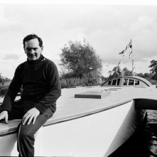 Donald Crowhurst in una scena del documentario Deep Water - La folle regata