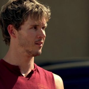 Ryan Kwanten in un'immagine dell'episodio Cold Ground di True Blood (prima stagione)