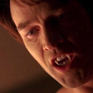 Stephen Moyer in una scena dell'episodio Cold Ground della prima stagione di True Blood