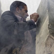 Adam Rodriguez in una scena dell'episodio 'Wrecking Crew' della settima stagione di CSI Miami