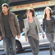 Brian Austin Green Summer Glau E Lena Headey In Una Scena Dell Episodio Brothers Of Nablus Di Sarah Connor Chronicles 93359