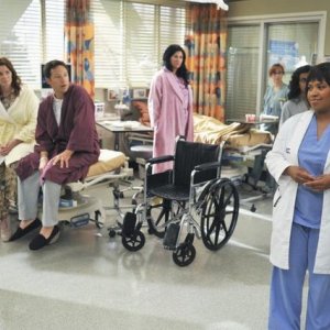 Chandra Wilson in un momento dell'episodio 'There's No 'I' in Team' della serie tv Grey's Anatomy